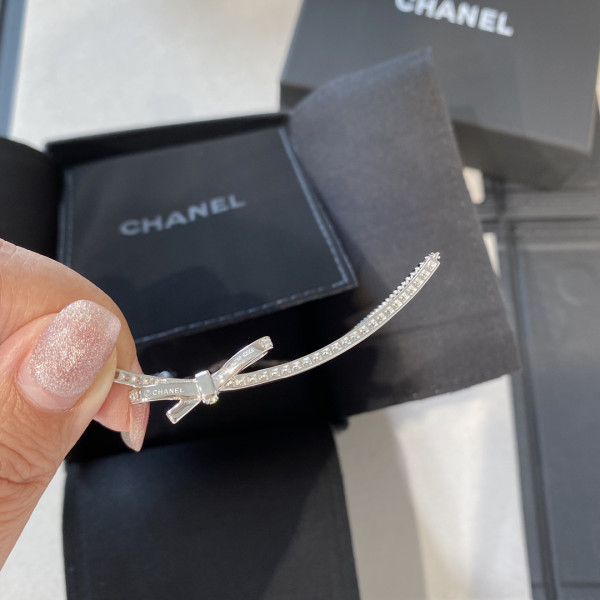 CL NECKLACE