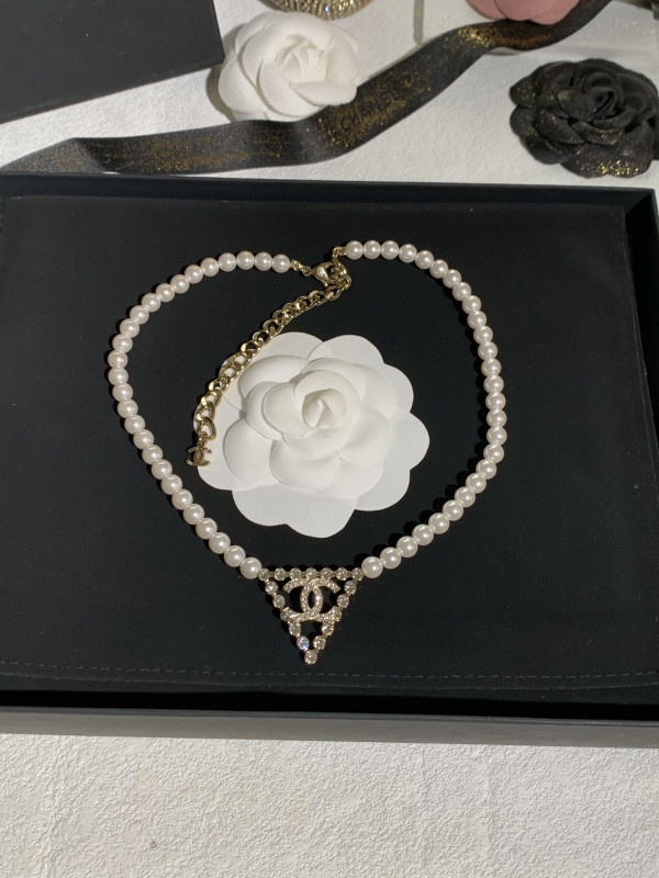 CL NECKLACE
