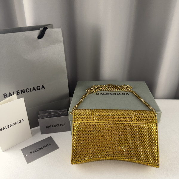 Ba*len*cia*ga hourglass wallet on chain