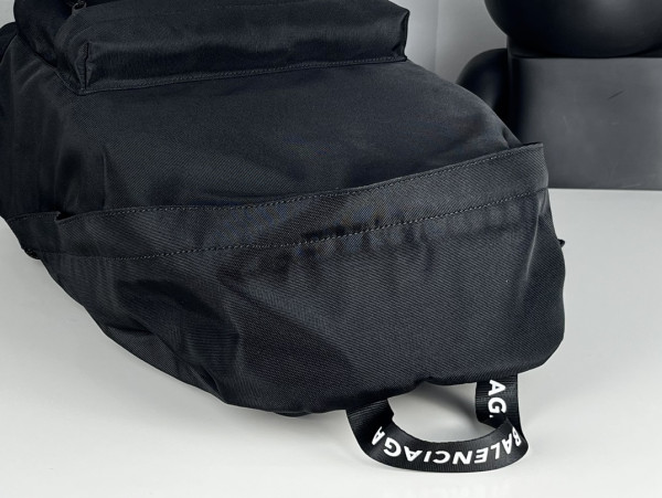 Ba*len*cia*ga backpack