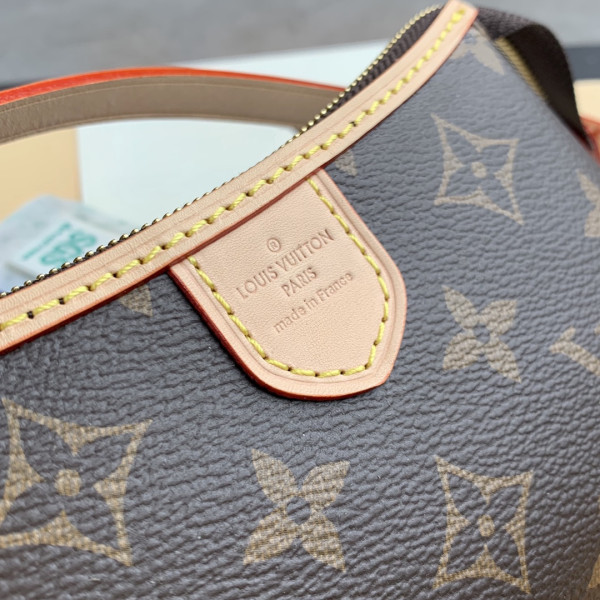 l0*is V*t0n monogram mini pochette delightful pouch