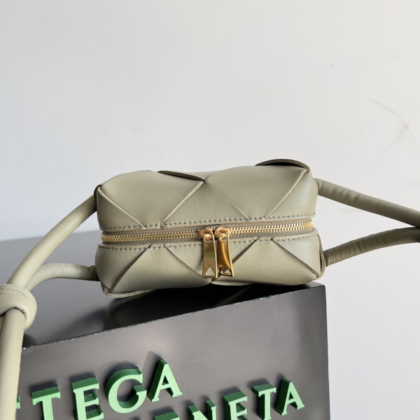 bo*te*ga Ve*ne*ta mini cassette camera bag