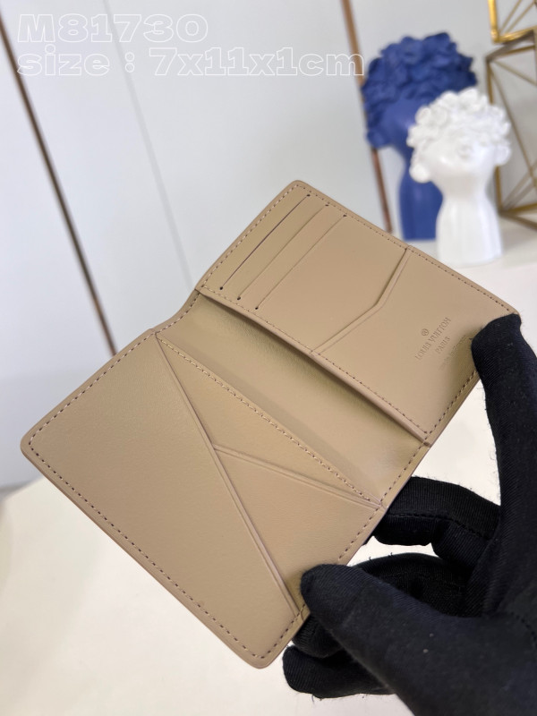 l0*is V*t0n pocket organizer
