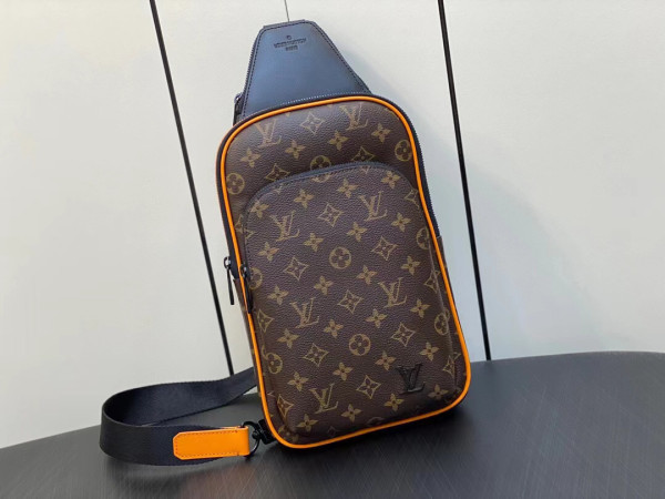 l0*is V*t0n avenue slingbag
