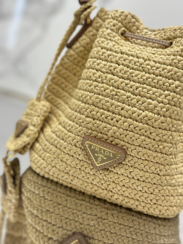 Pra*a bucket bag