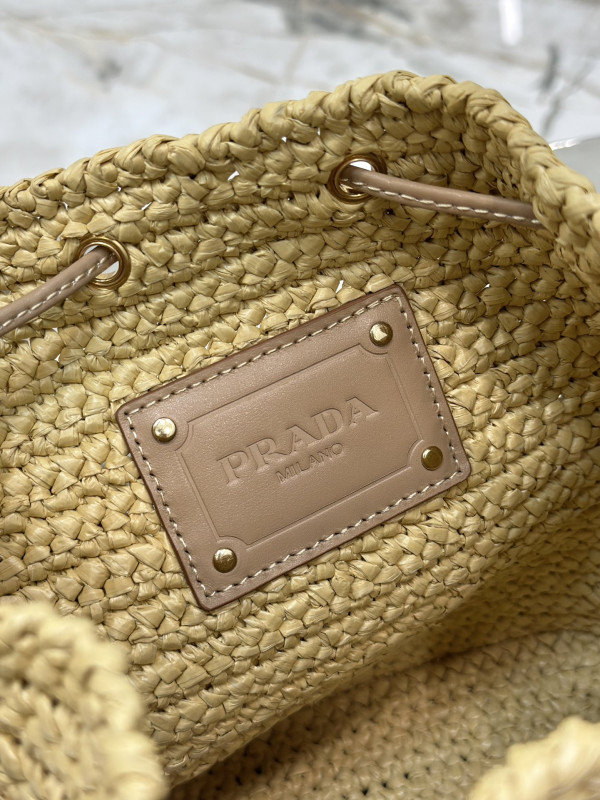 Pra*a bucket bag