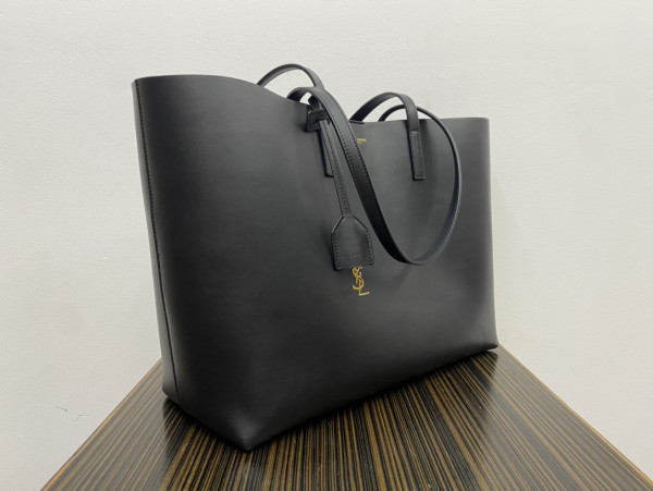 y*l shopping Sa**t Lau*nt leather