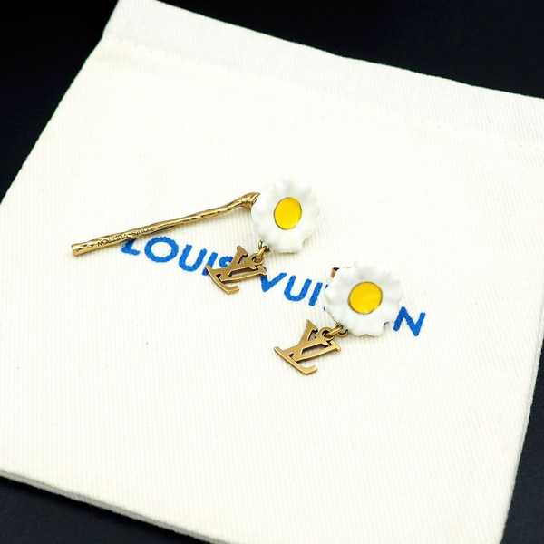 l0*is V*t0n earrings