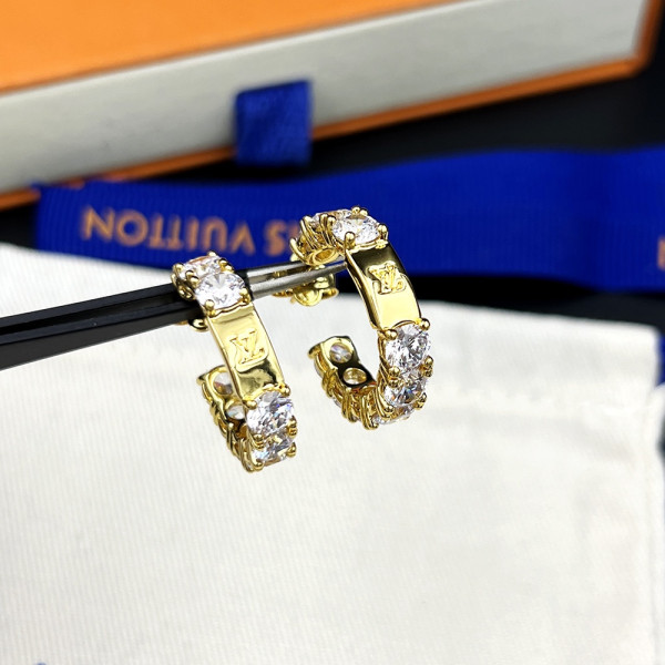 l0*is V*t0n earrings