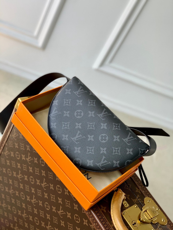 l0*is V*t0n moon crossbody