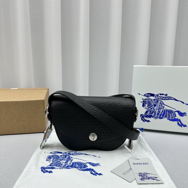 B**rry chess satchel