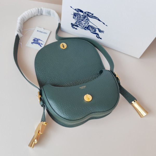 B**rry chess satchel