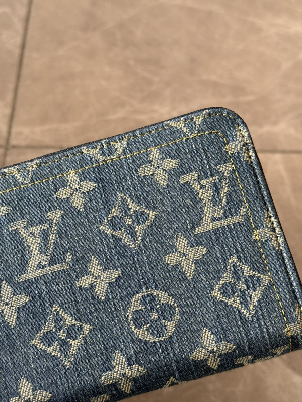 l0*is V*t0n zippy wallet