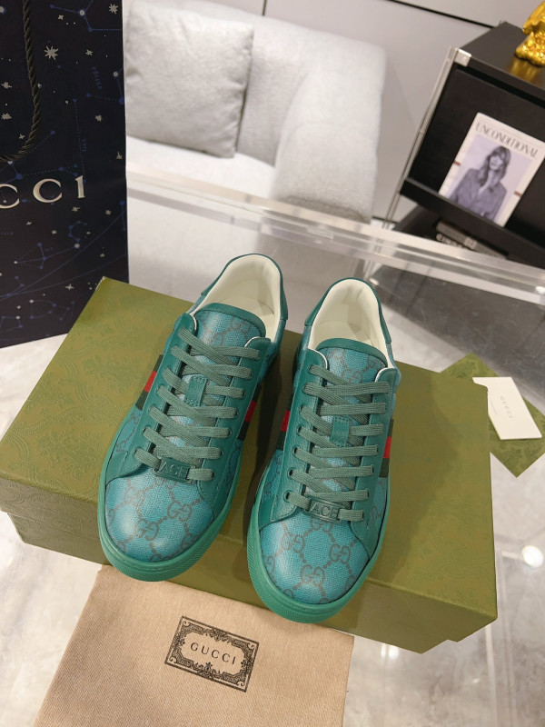 G*u*i sneaker