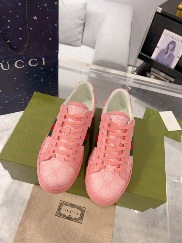 G*u*i sneaker