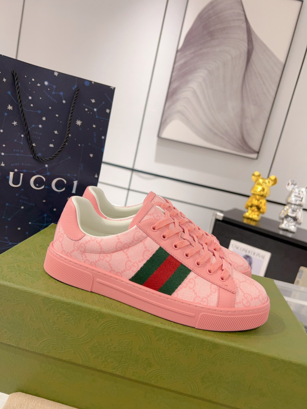 G*u*i sneaker