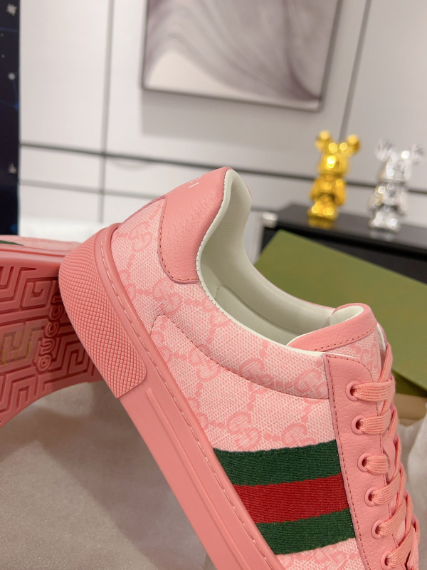 G*u*i sneaker