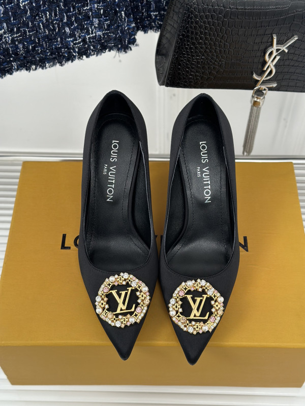 l0*is V*t0n heels