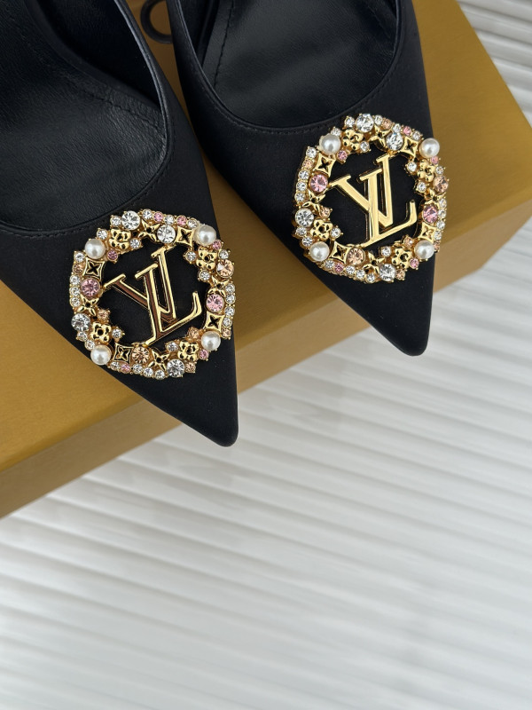 l0*is V*t0n heels
