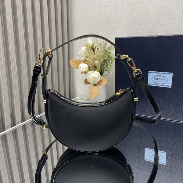 Pra*a arqué leather shoulder bag-18*16*5cm