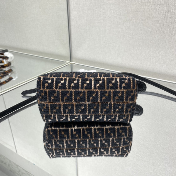 F**di baguette chain midi 397b98-24*14*7cm