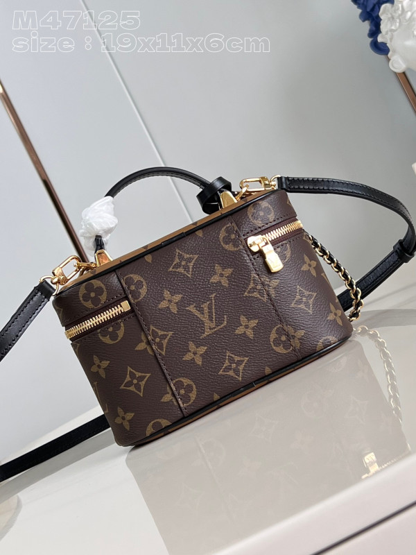 l0*is V*t0n vanity chain pouch-19 x 11.5 x 6.5 cm