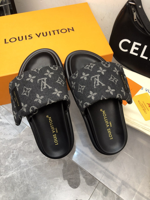 l0*is V*t0n pool pillow comfort mule