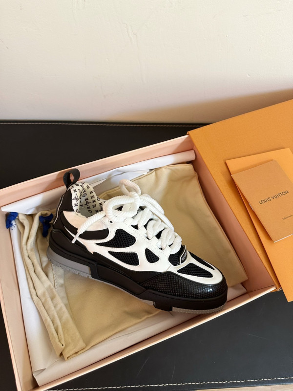l0*is V*t0n sneakers
