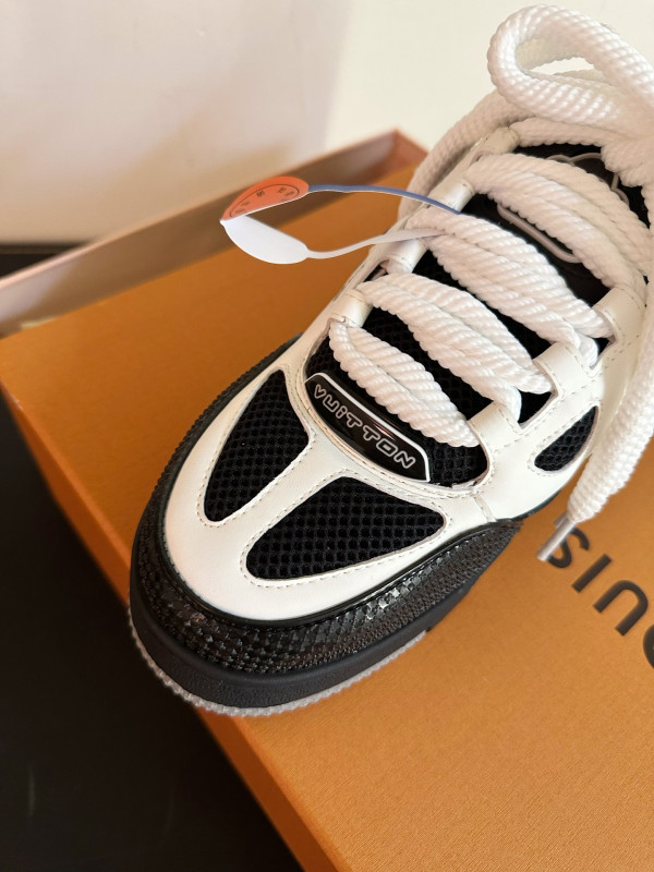 l0*is V*t0n sneakers