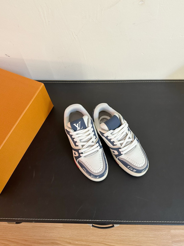 l0*is V*t0n sneakers