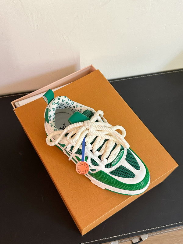 l0*is V*t0n sneakers