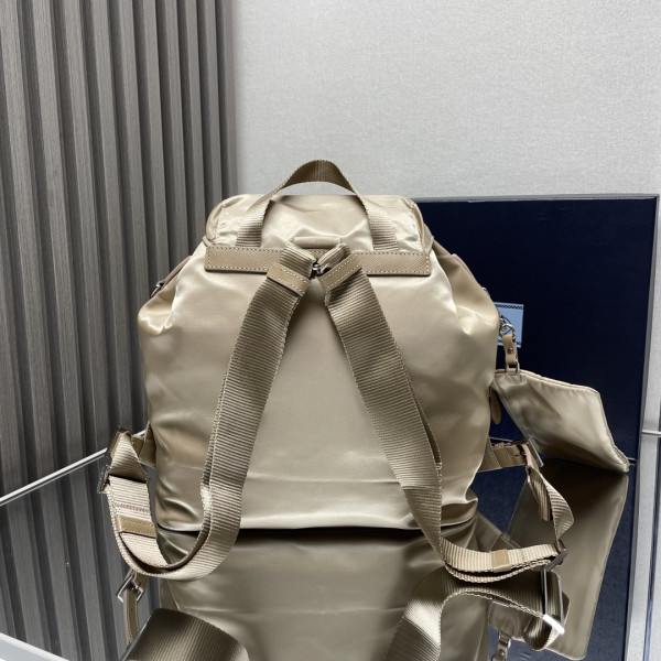 Pra*a re-nylon backpack-30*32*15cm