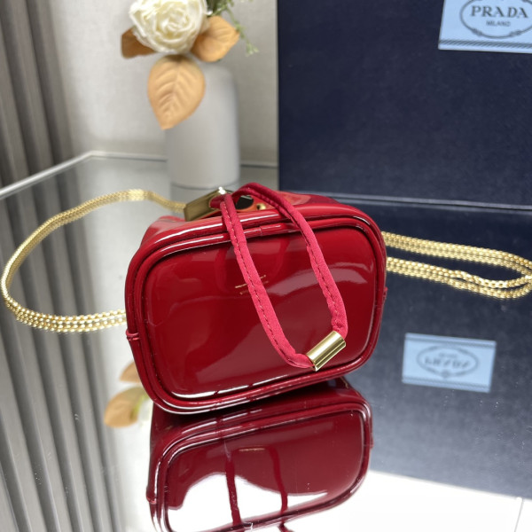 Pra*a  shearling bucket bag-9-9-6cm