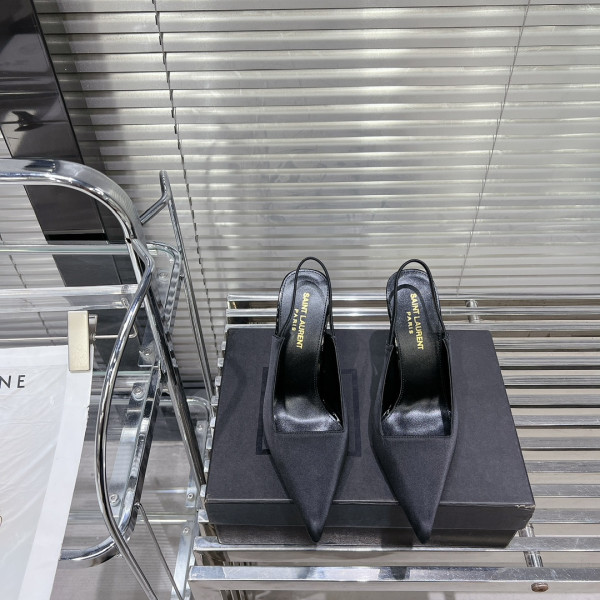 Sa**t Lau*nt heels