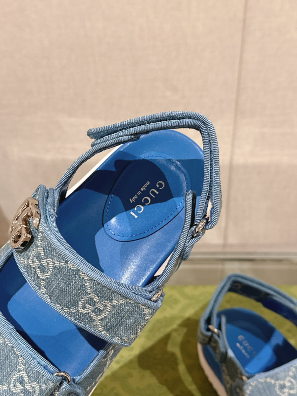 G*u*i slide sandals