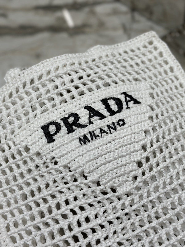 Pra*a crochet tote bag