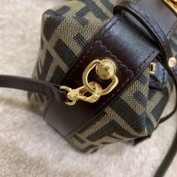 F**di vintage bag-16*9*11cm