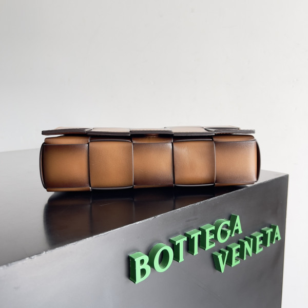 bo*te*ga Ve*ne*ta cassette-23*15*6cm