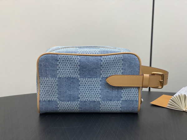 l0*is V*t0n locker dopp kit bag-23*13*12cm