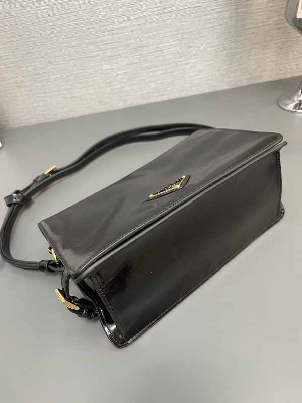 Pra*a messenger bag-23*15*8.5cm