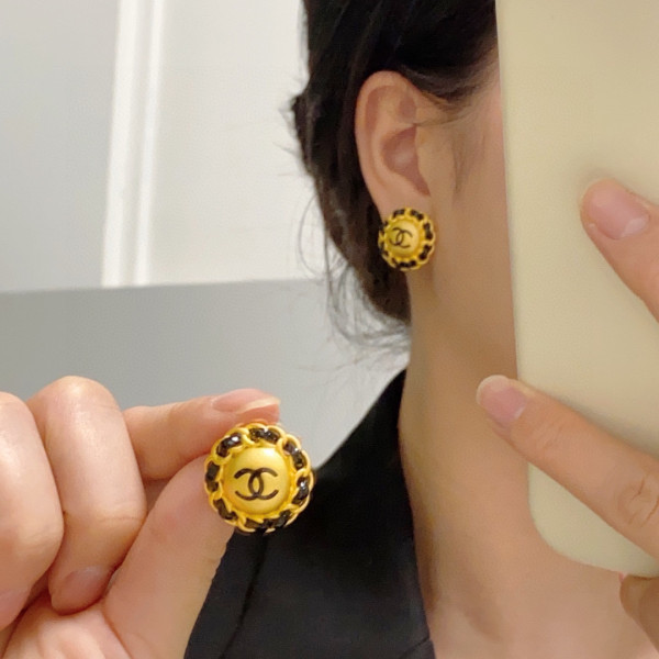 CL EARRINGS