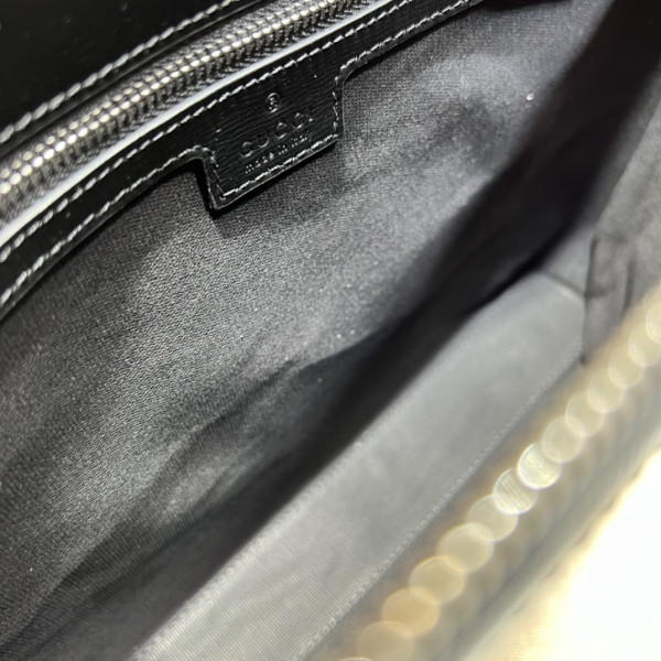 G*u*i messenger bag with interlocking g