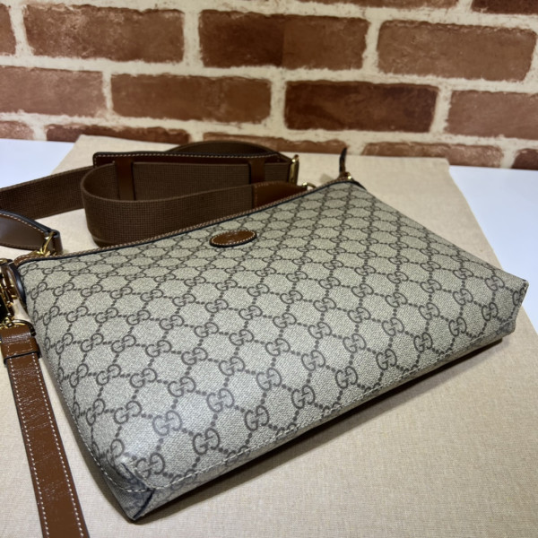 G*u*i messenger bag with interlocking g