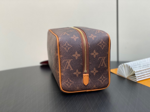 l0*is V*t0n locker dopp kit bag-23*13*12cm