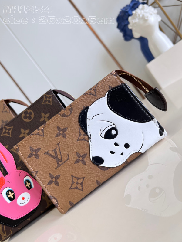 l0*is V*t0n trio toilet pouch-25*20*5.5cm