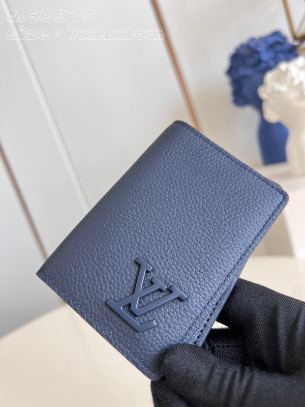 l0*is V*t0n pocket organizer-7.5*11.1*1 cm