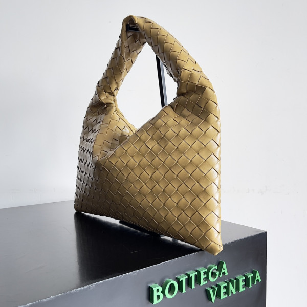 bo*te*ga Ve*ne*ta small hop