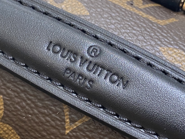 l0*is V*t0n pochette métis backpack