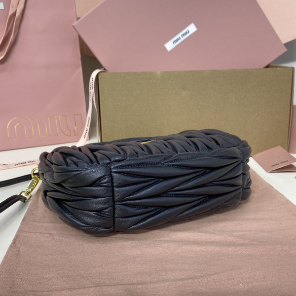 M*um*u wander matelassé nappa leather hobo bag