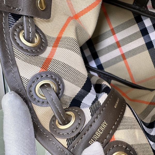 B**rry mini check drawstring pouch​